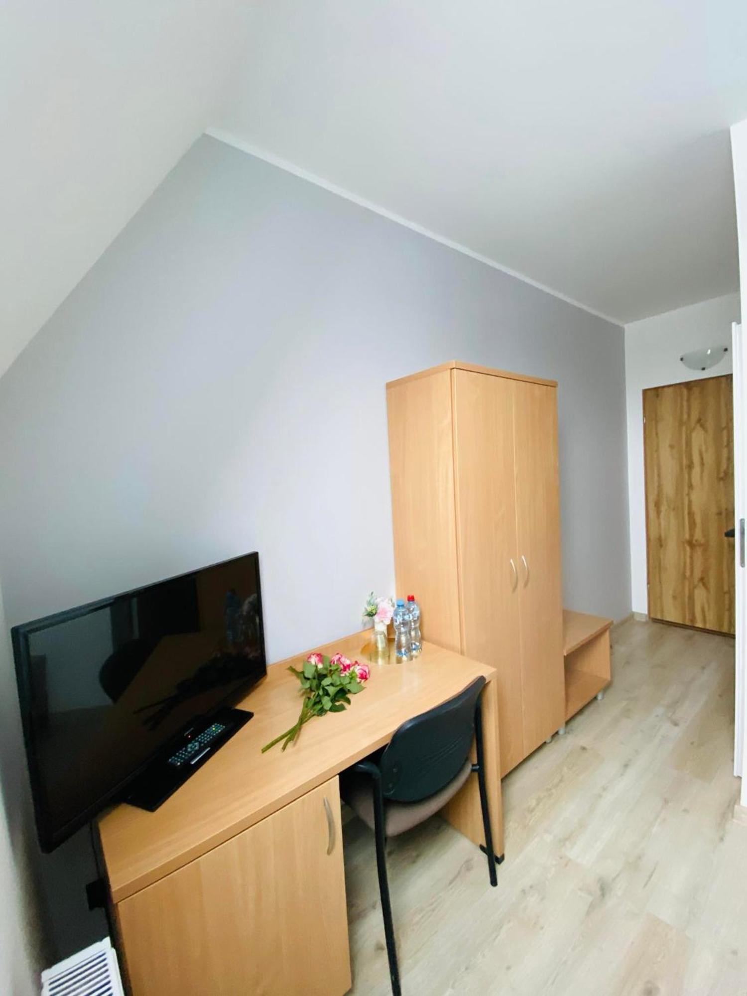 Hotel Milo - Noclegi Бартошице Екстериор снимка